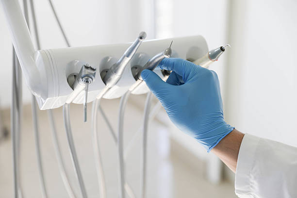 Professional Emergency Dentist technician working in Ellenton, FL